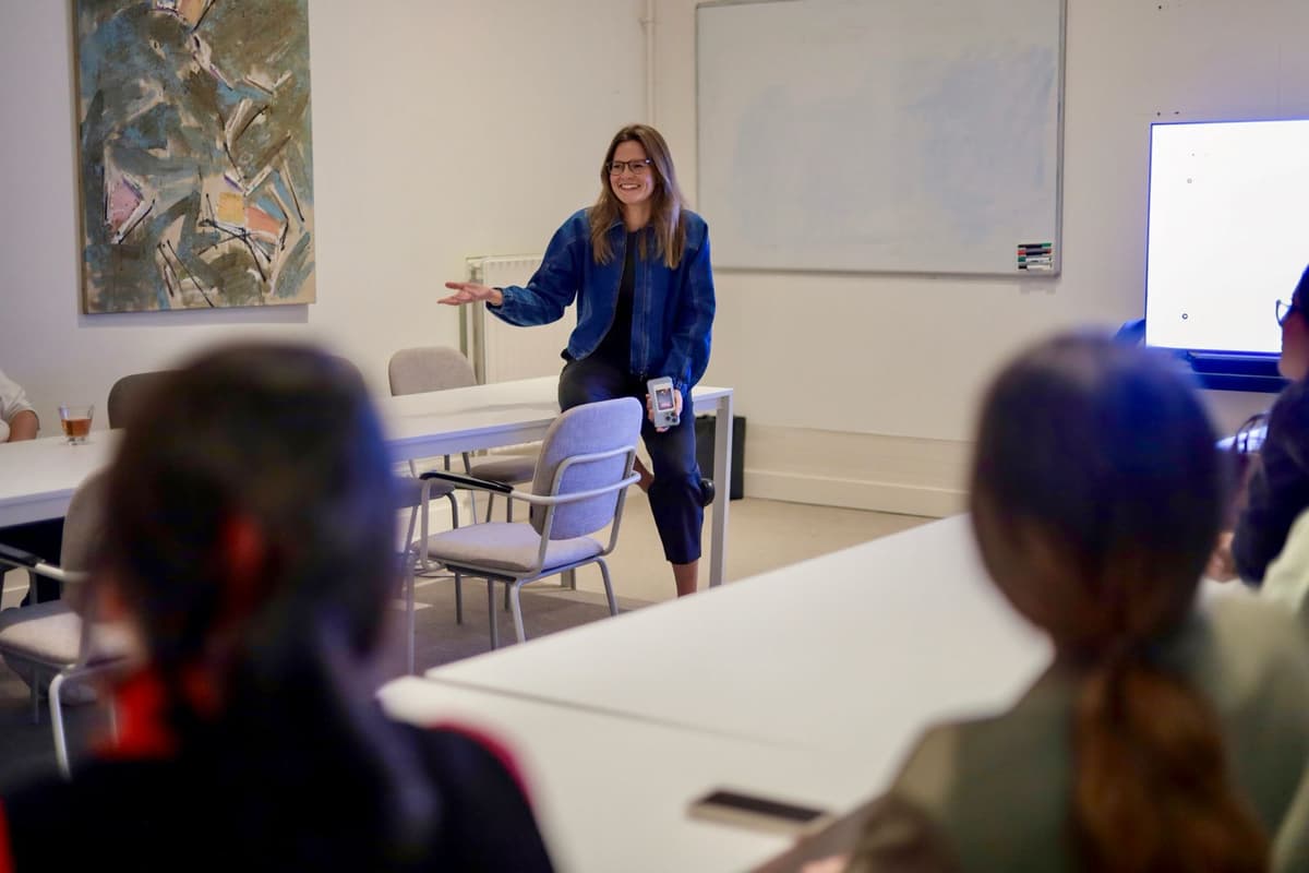 Professional consulting illustration